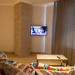 Apartman On Henuezskaya 5 *