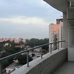 On Henuezskaya 5 Apartment *