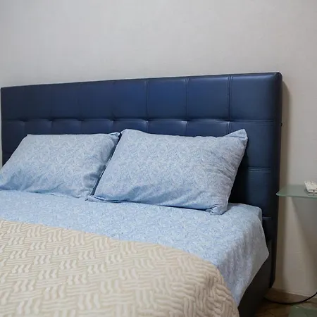 Apartment On Henuezskaya 5 *
