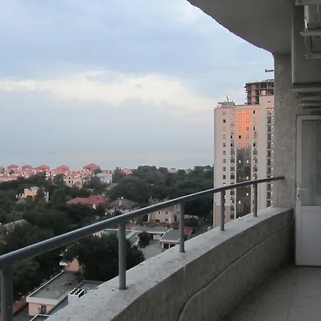 On Henuezskaya 5 Apartment *