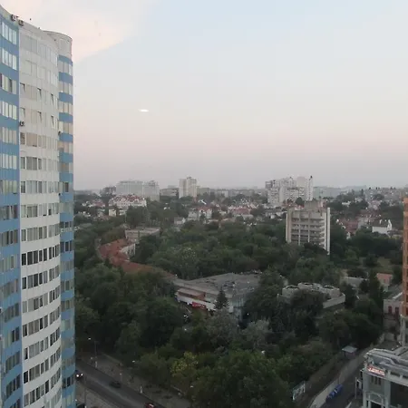 Apartment On Henuezskaya 5 *