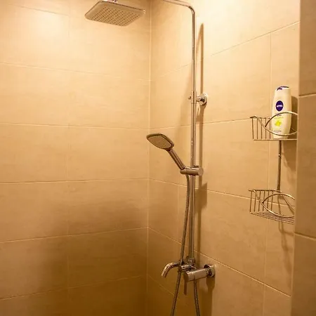 On Henuezskaya 5 Apartment *