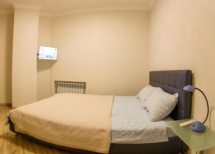 Apartment On Henuezskaya 5 *