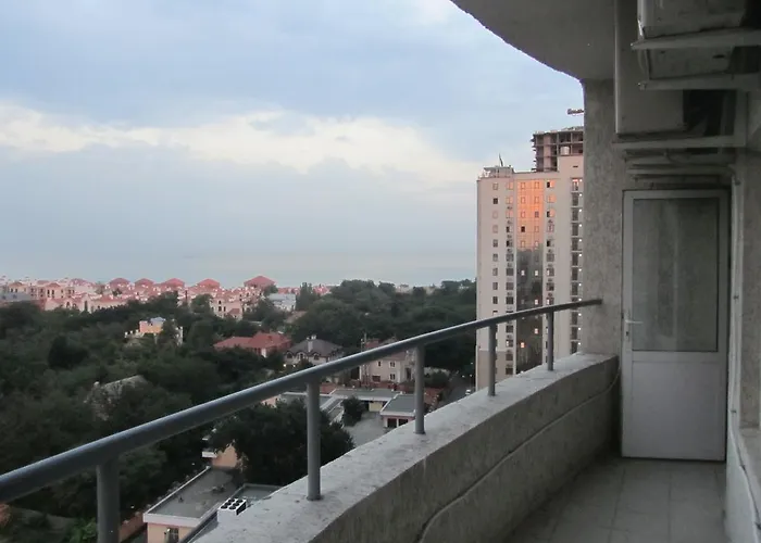 On Henuezskaya 5 Apartment *