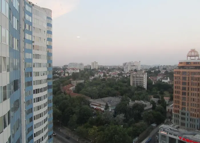 Apartment On Henuezskaya 5 *