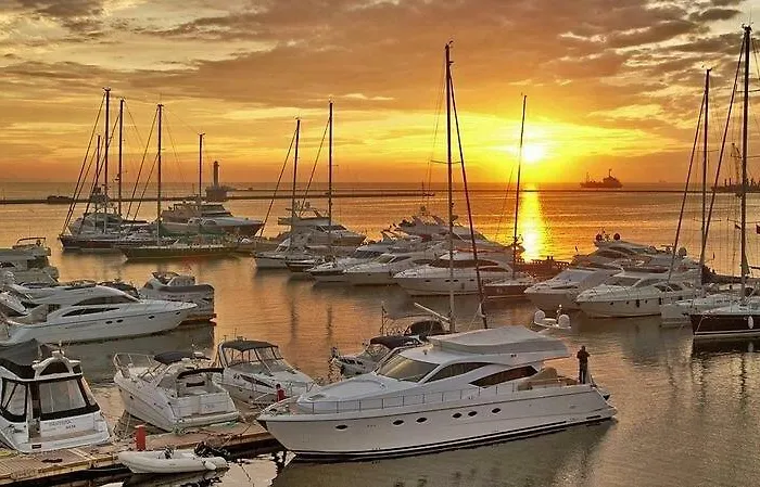 On Henuezskaya 5 Apartment Odessa